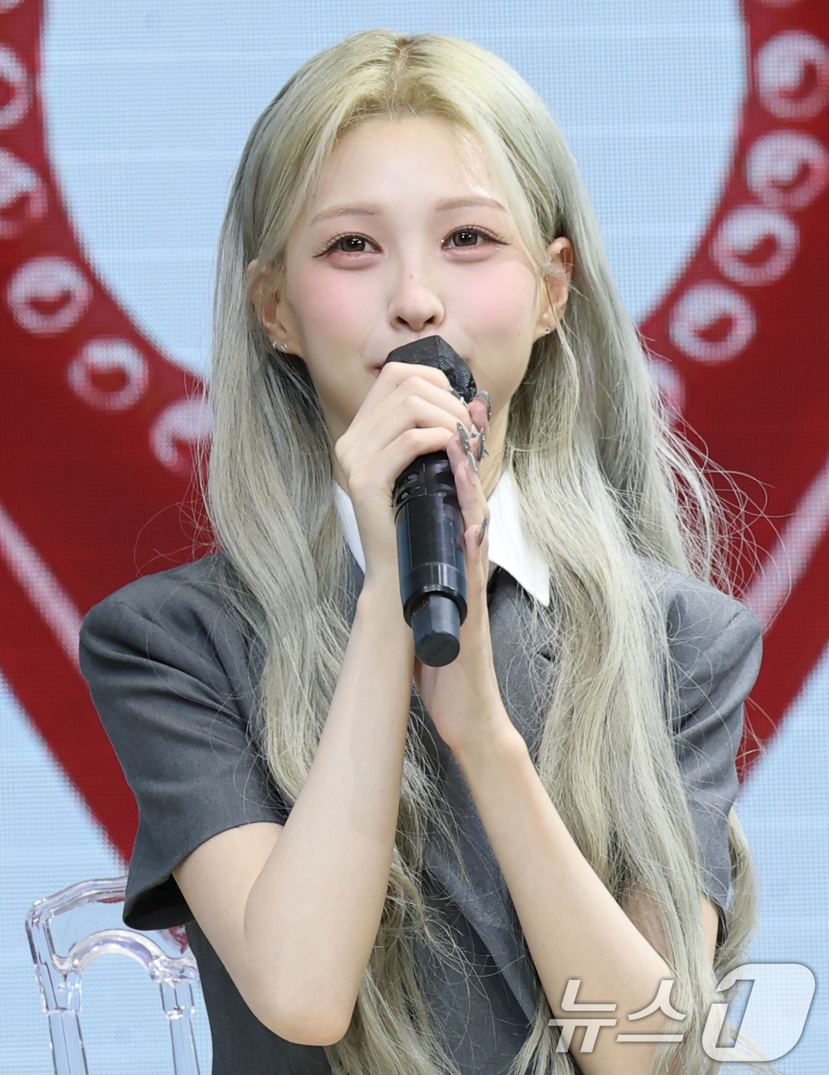 (서울=뉴스1) 권현진 기자 = 블링원 카트리나가 2일 오전 서울 중구 월드케이팝센터에서 열린 3집 디지털 싱글 ‘미스터’ 발매 기념 쇼케이스에서 인사말을 하고 있다. 2025.7 …