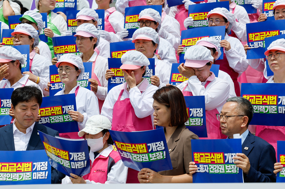 법원 "지자체, 폐암 산재 급식노동자에 1000만원 배상해야"