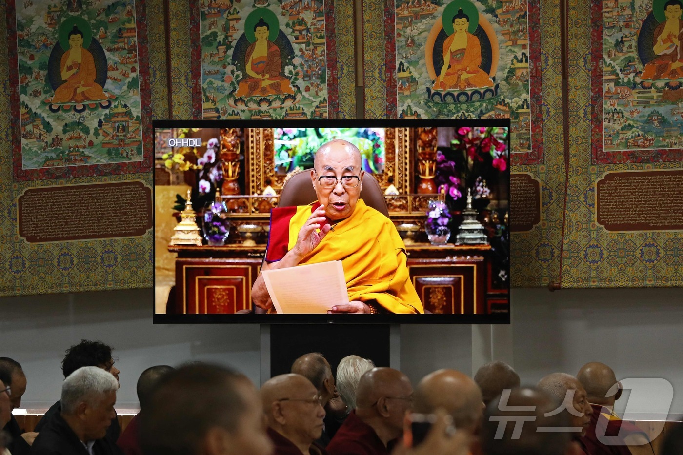 (인도 맥레오드 간즈 AFP=뉴스1) 신기림 기자 = 티베트의 정신적 지도자 달라이 라마가 2일 티베트 망명정부가 위치한 인도 다람살라 인근 맥레오드 간즈에서 열린 제15차 종교회 …