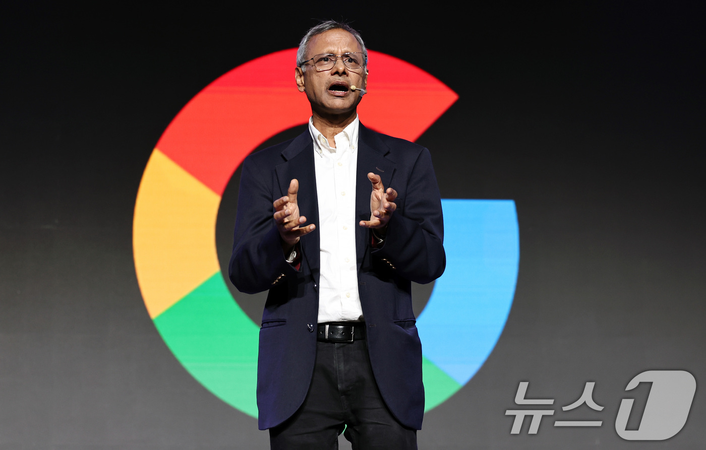 (서울=뉴스1) 구윤성 기자 = 마니쉬 굽타 구글 딥마인드 시니어 디렉터가 2일 오후 서울 강남구 조선팰리스에서 열린 '구글 FOR KOREA'에서 축사하고 있다. 2025.7.2 …
