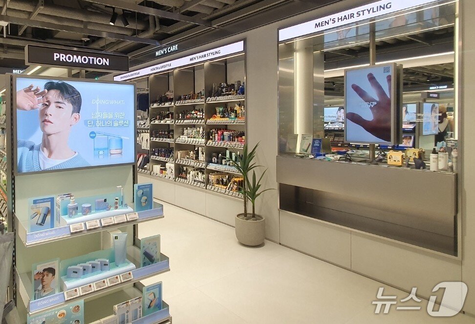 본문 이미지 - CJ올리브영이 2일 강남 최대 규모의 ‘센트럴 강남 타운’을 오픈했다. 2025.7.2/뉴스1 ⓒ News1 김명신 기자