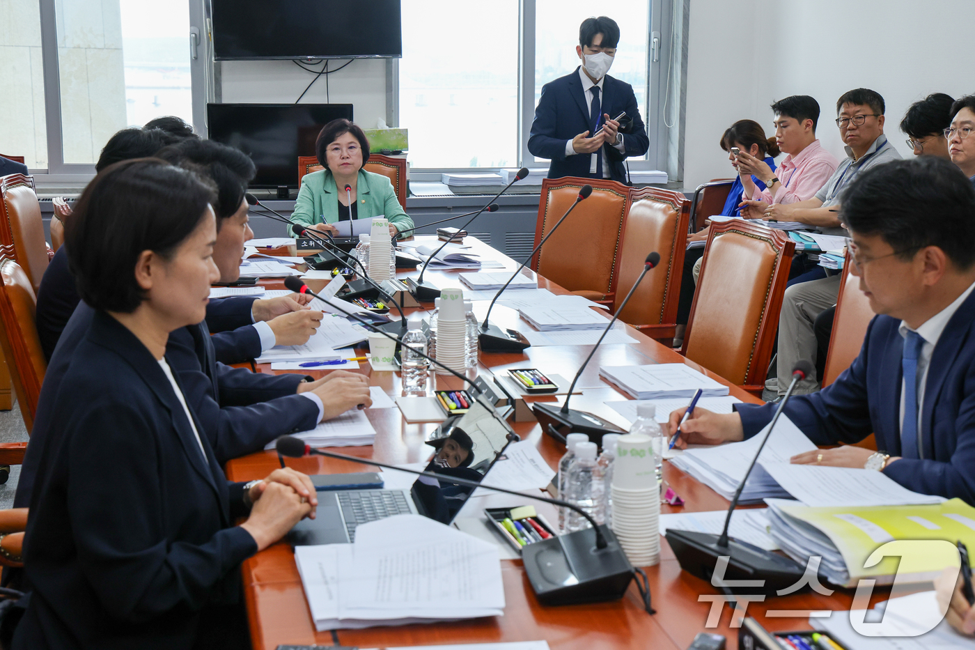 (서울=뉴스1) 안은나 기자 = 국회 과학기술정보방송통신위원회 정보통신방송법안심사소위원장인 김현 더불어민주당 간사가 2일 오후 서울 여의도 국회에서 국민의힘 불참 속 방송 3법 심 …