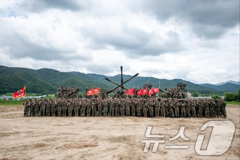 (서울=뉴스1) = 2일 강원 철원군 포병사격장에서 열린 육군 수도군단 통합 포탄 사격 훈련에서 수도포병여단, 17사단 포병여단, 해병 2사단 포병여단이 자주포 사격을 하고 있다. …