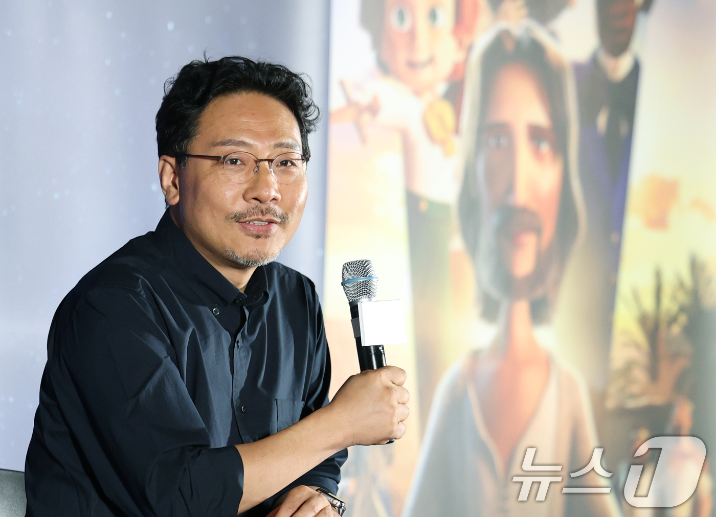 (서울=뉴스1) 권현진 기자 = 장성호 감독이 2일 오후 서울 용산구 CGV용산아이파크몰에서 열린 애니메이션 '킹 오브 킹스' 언론시사회 및 기자간담회에서 미소를 짓고 있다.'킹 …