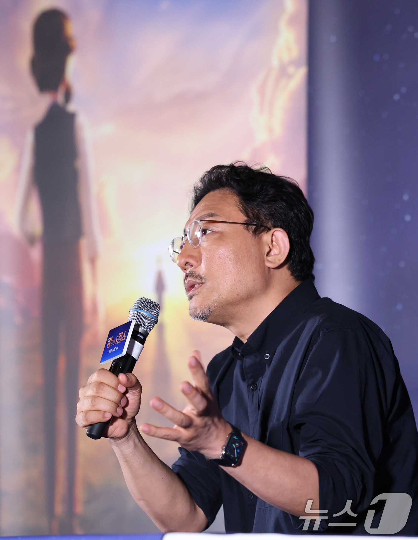 (서울=뉴스1) 권현진 기자 = 장성호 감독이 2일 오후 서울 용산구 CGV용산아이파크몰에서 열린 애니메이션 '킹 오브 킹스' 언론시사회 및 기자간담회에서 취재진 질문에 답하고 있 …