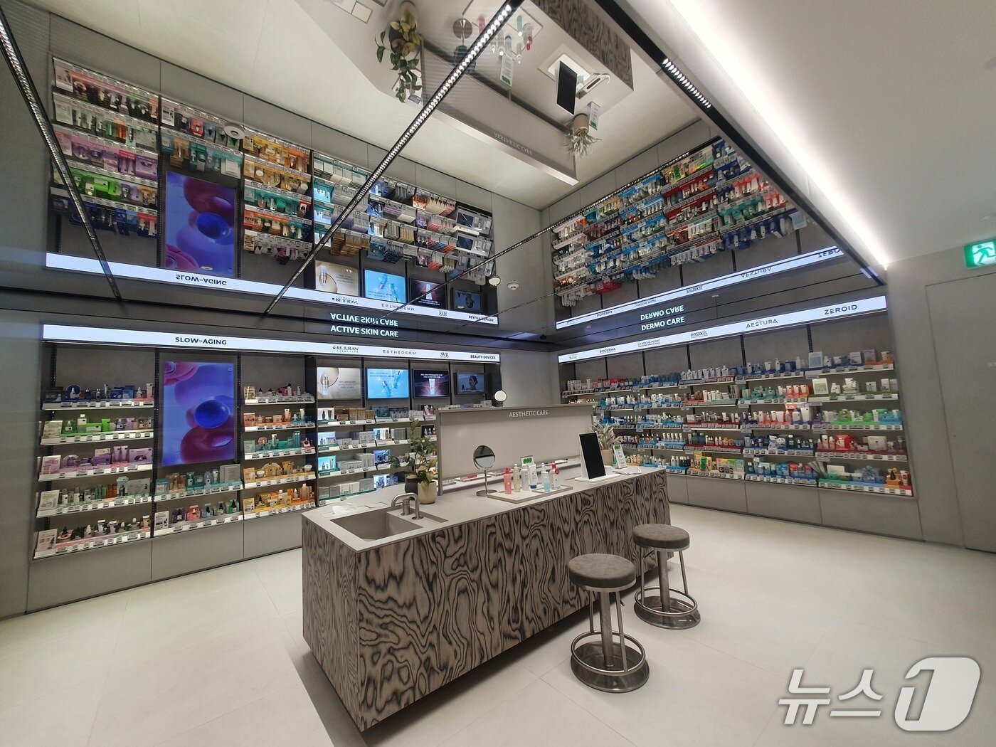 본문 이미지 - CJ올리브영이 2일 강남 최대 규모의 ‘센트럴 강남 타운’을 오픈했다. 2025.7.2/뉴스1 ⓒ News1 김명신 기자