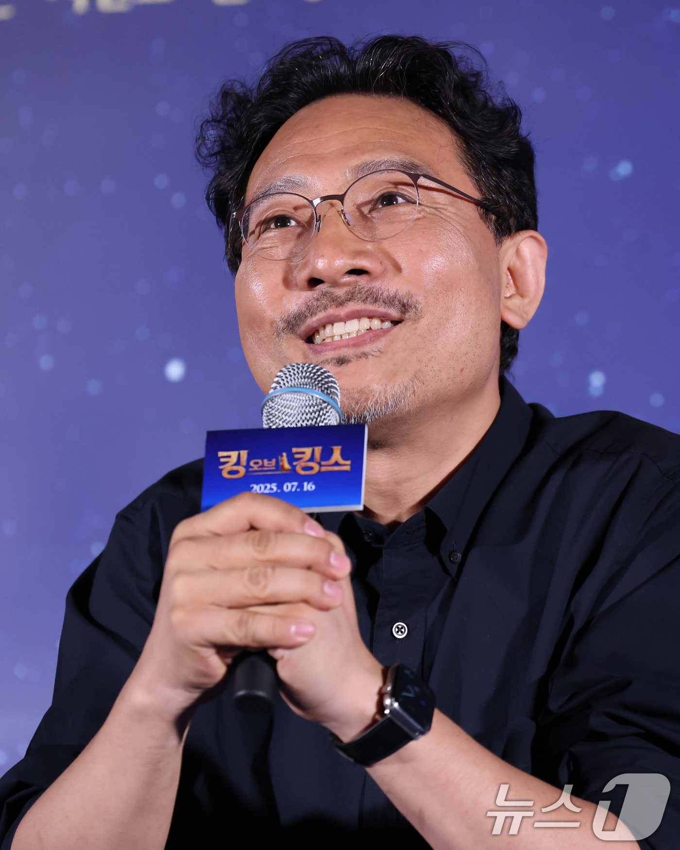 (서울=뉴스1) 권현진 기자 = 장성호 감독이 2일 오후 서울 용산구 CGV용산아이파크몰에서 열린 애니메이션 '킹 오브 킹스' 언론시사회 및 기자간담회에서 취재진 질문에 답하고 있 …