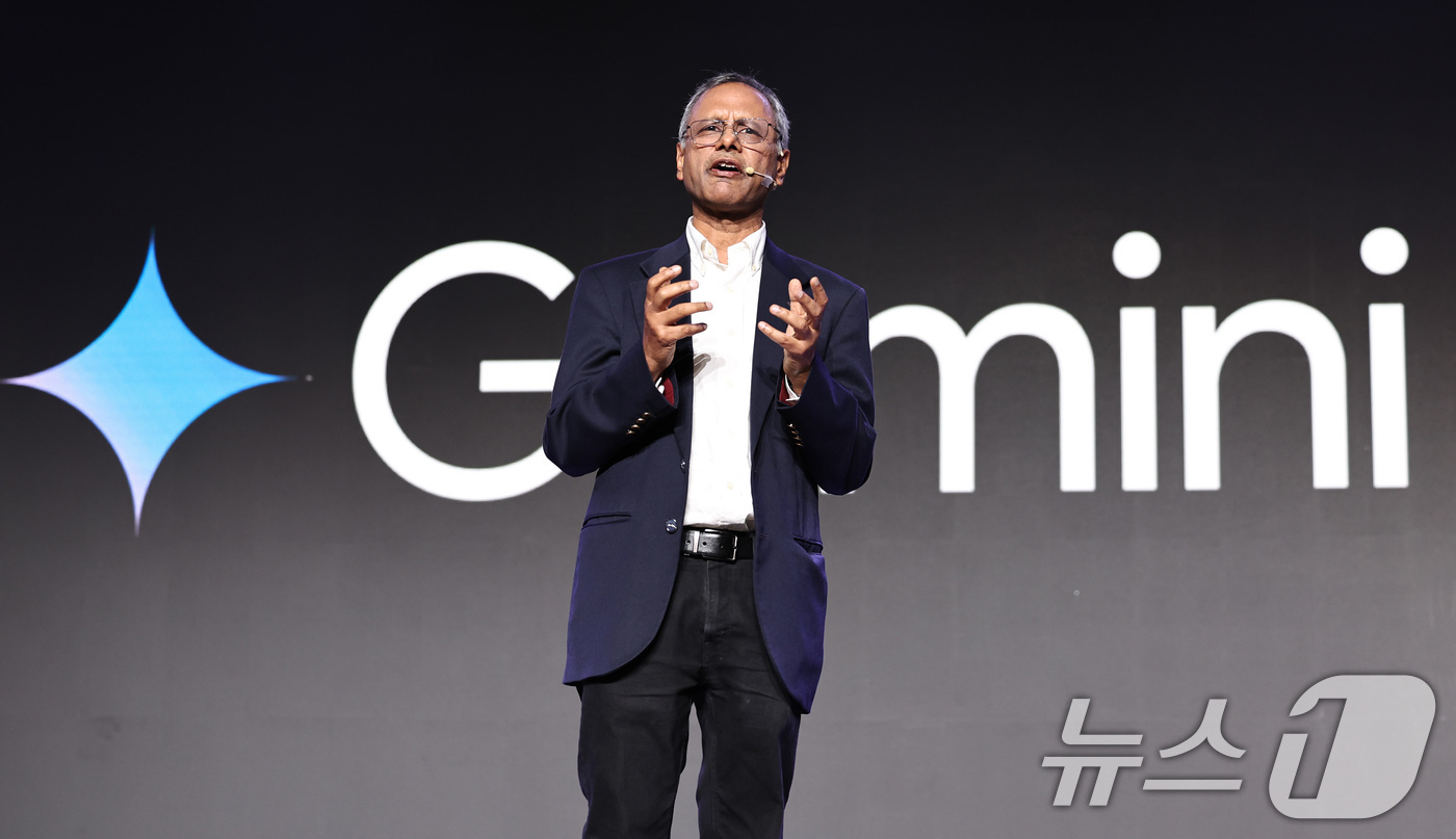 (서울=뉴스1) 구윤성 기자 = 마니쉬 굽타 구글 딥마인드 시니어 디렉터가 2일 오후 서울 강남구 조선팰리스에서 열린 '구글 FOR KOREA'에서 축사하고 있다. 2025.7.2 …