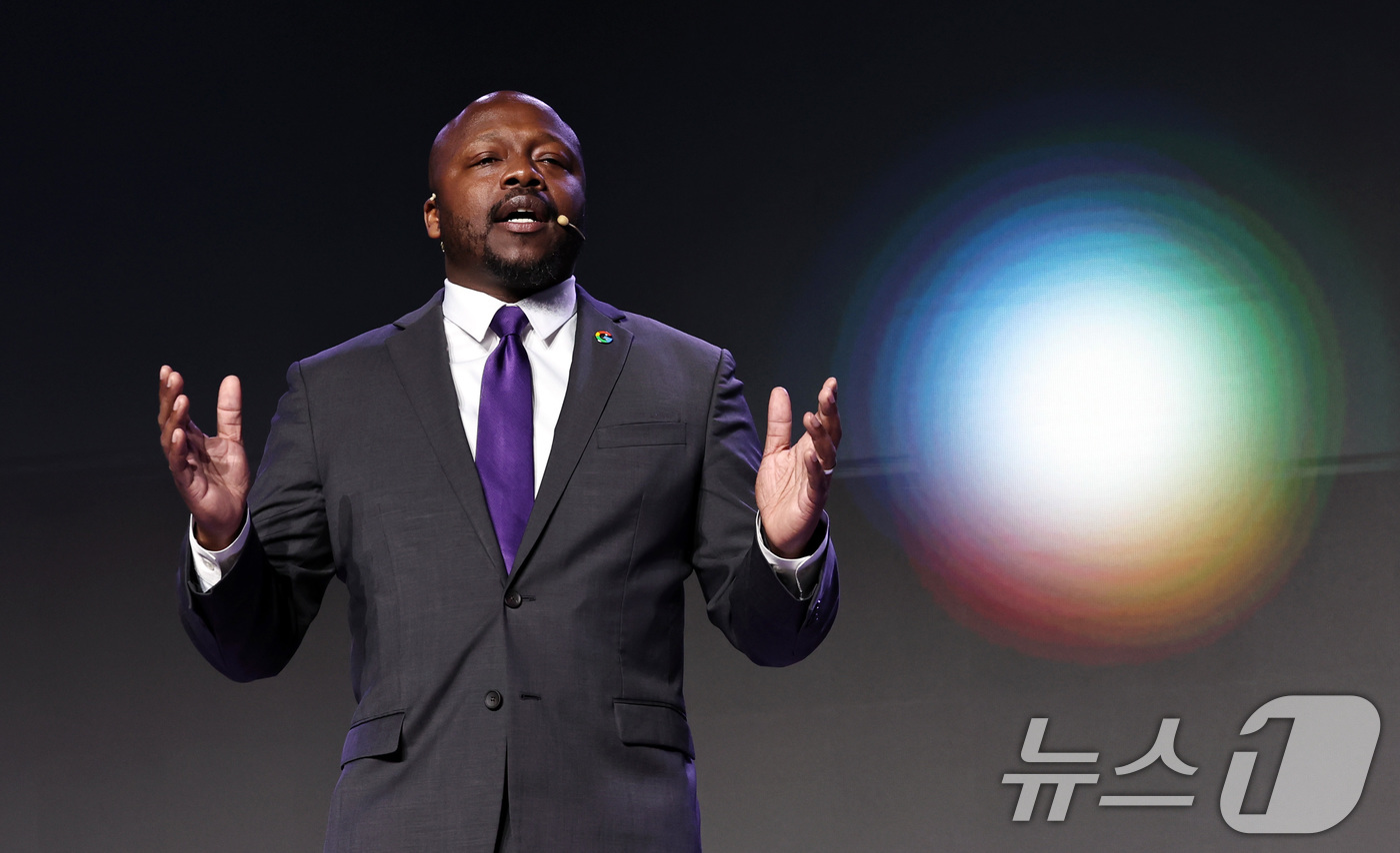 (서울=뉴스1) 구윤성 기자 = 윌슨 화이트 구글 아시아태평양 대외협력정책총괄 부사장이 2일 오후 서울 강남구 조선팰리스 호텔에서 열린 '구글 포 코리아'에서 축사하고 있다. 20 …