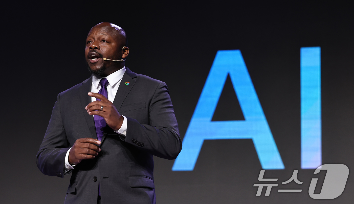 (서울=뉴스1) 구윤성 기자 = 윌슨 화이트 구글 아시아태평양 대외협력정책총괄 부사장이 2일 오후 서울 강남구 조선팰리스 호텔에서 열린 '구글 포 코리아'에서 축사하고 있다. 20 …