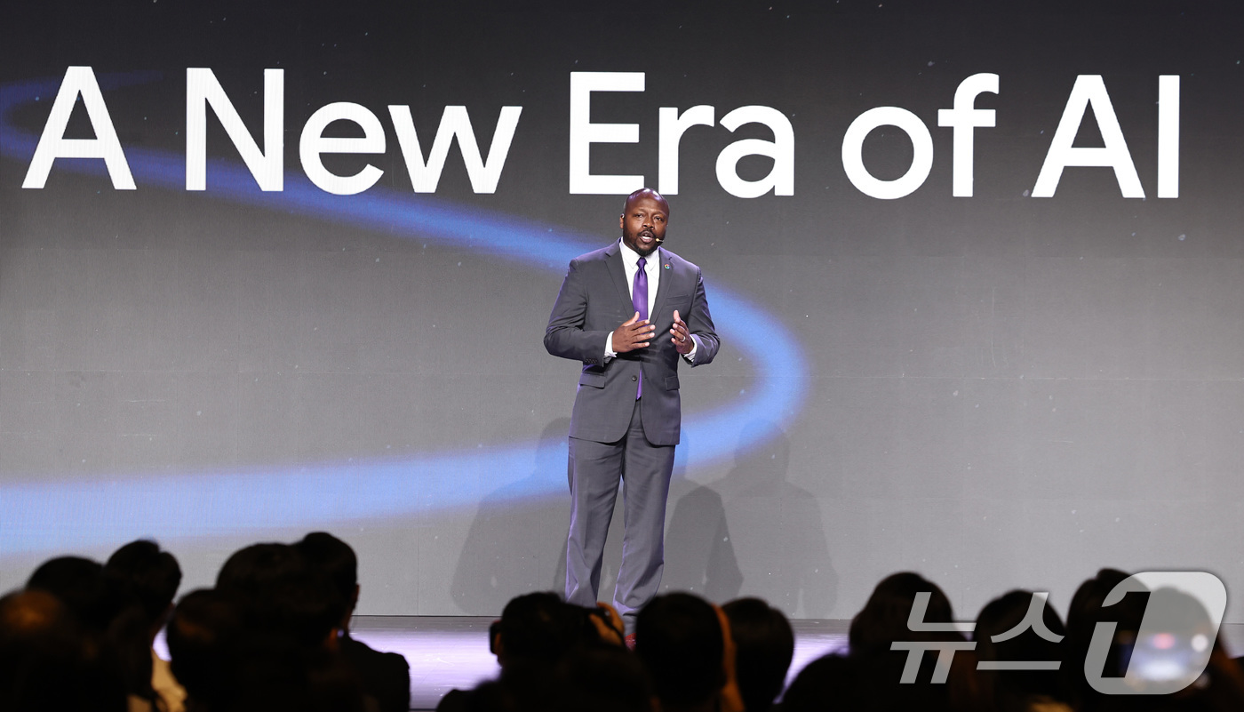 (서울=뉴스1) 구윤성 기자 = 윌슨 화이트 구글 아시아태평양 대외협력정책총괄 부사장이 2일 오후 서울 강남구 조선팰리스 호텔에서 열린 '구글 포 코리아'에서 축사하고 있다. 20 …