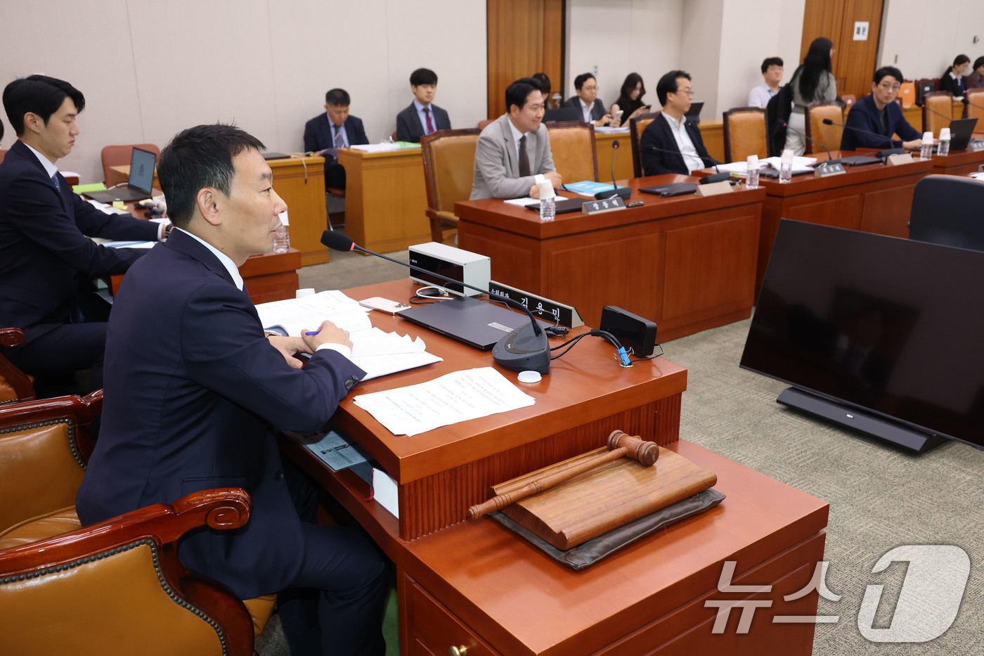 (서울=뉴스1) 이광호 기자 = 2일 오후 서울 여의도 국회에서 열린 법제사법위원회 제1차 법안심사제1소위원회에서 김용민 소위원장이 여야의 상법 개정안 합의 사항에 대해 발언하고 …