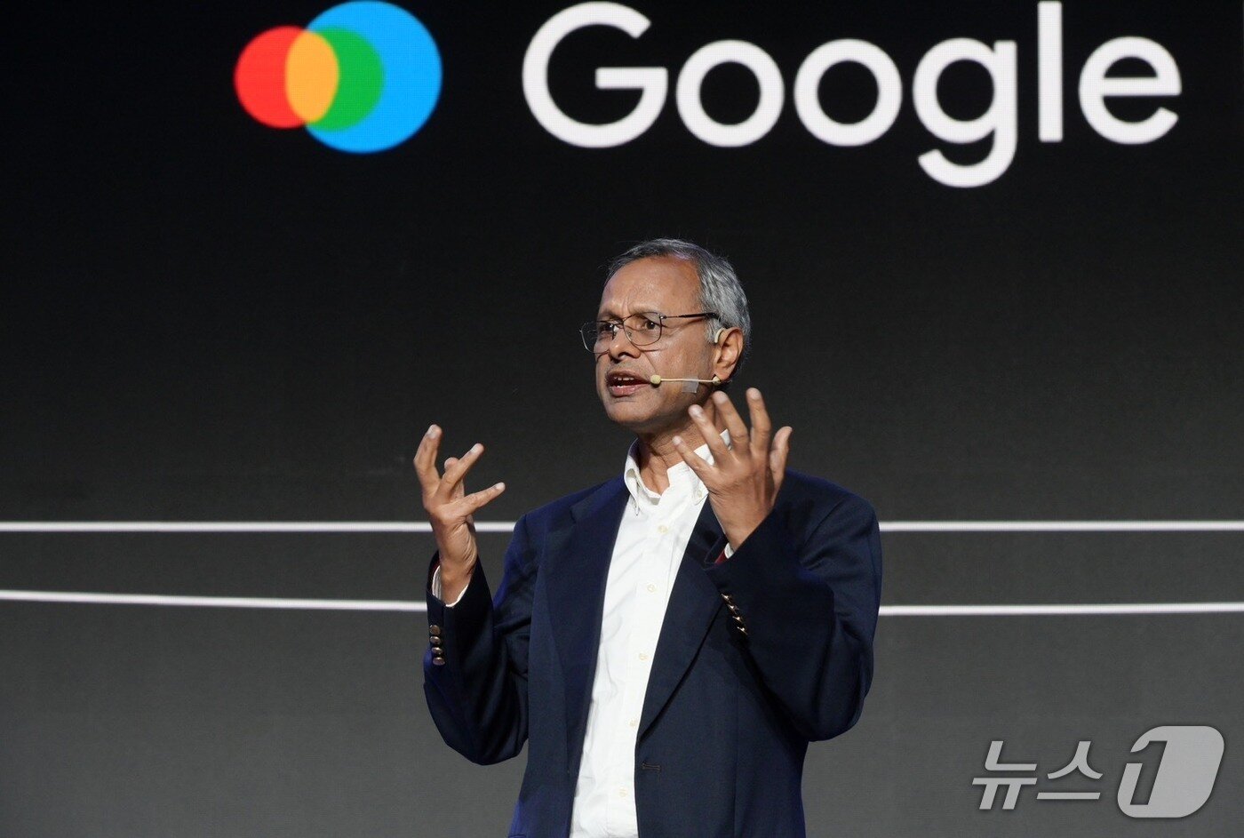 본문 이미지 - 마니쉬 굽타&#40;Manish Gupta&#41; 구글 딥마인드 시니어 디렉터가 발언하고 있다.&#40;구글코리아 제공&#41;