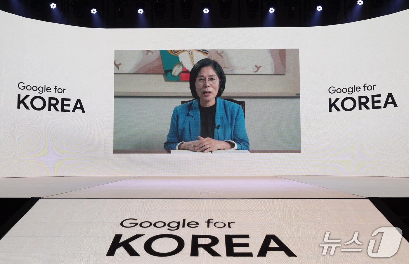 본문 이미지 - 최민희 과학기술정보방신통신위원회 위원장이 영상 축사를 하고 있다.&#40;구글코리아 제공&#41;