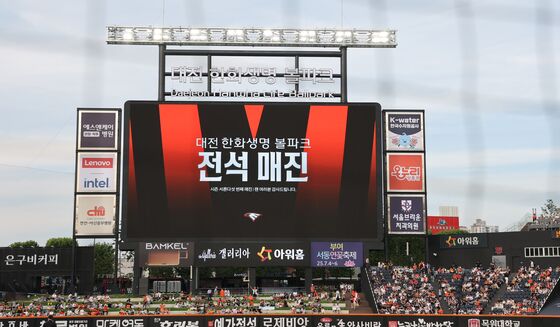 만원 관중 모으는 한화, 홈-원정 29경기 연속 매진 행렬