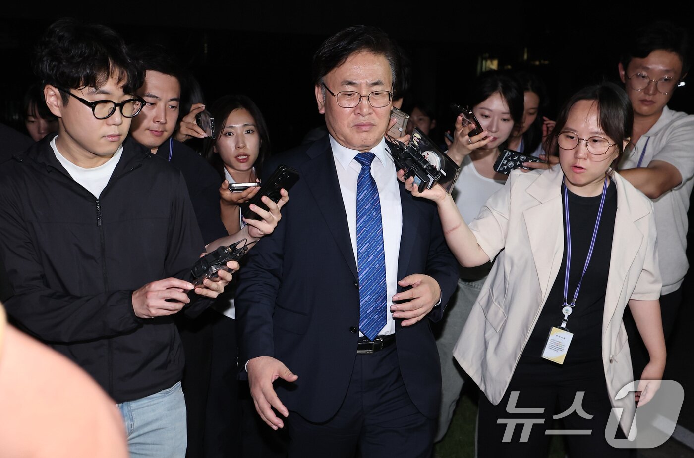 본문 이미지 - 유상임 과학기술정보통신부 장관이 2일 서울 서초구 서울고등검찰청에 마련된 내란특검 사무실에서 조사를 받은 후 귀가하고 있다. 2025.7.2/뉴스1 ⓒ News1 김성진 기자