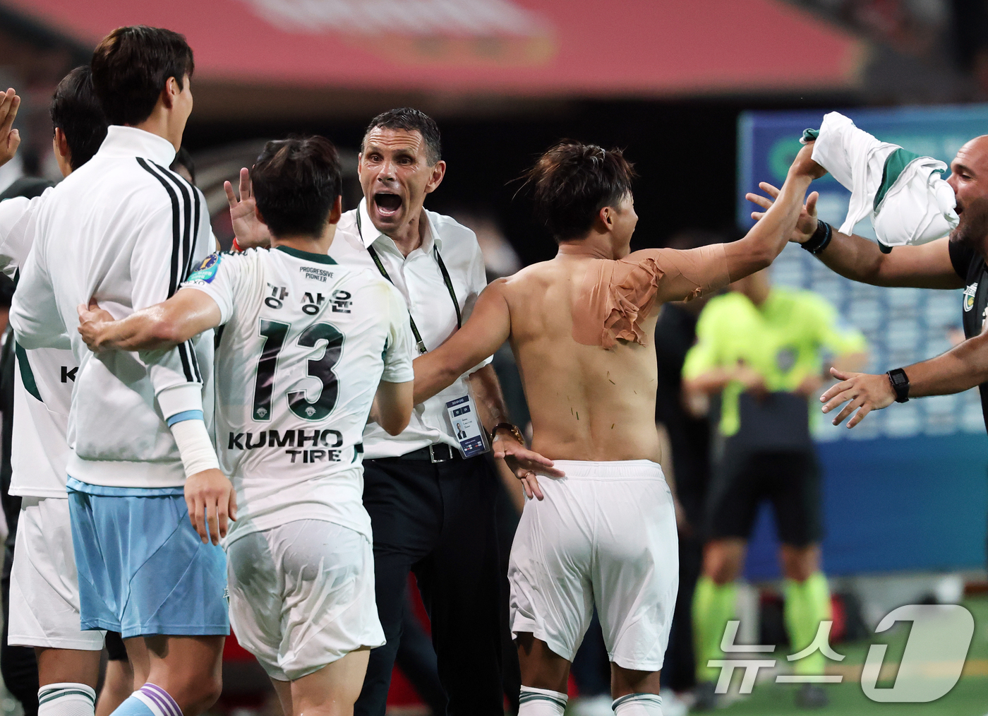 (서울=뉴스1) 오대일 기자 = 2일 오후 서울 마포구 서울월드컵경기장에서 열린 '2025 하나은행 코리아컵' 8강 FC서울과 전북현대의 경기에서 1-0 승리를 이끈 거스 포옛 전 …