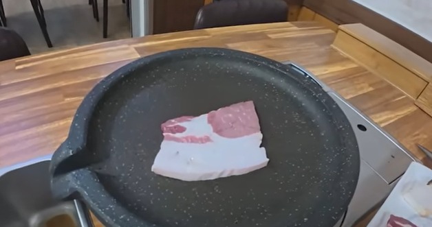울릉도서 비계 절반 삼겹살 1인분 1만5000원…"기름 적은 편" 바가지 논란