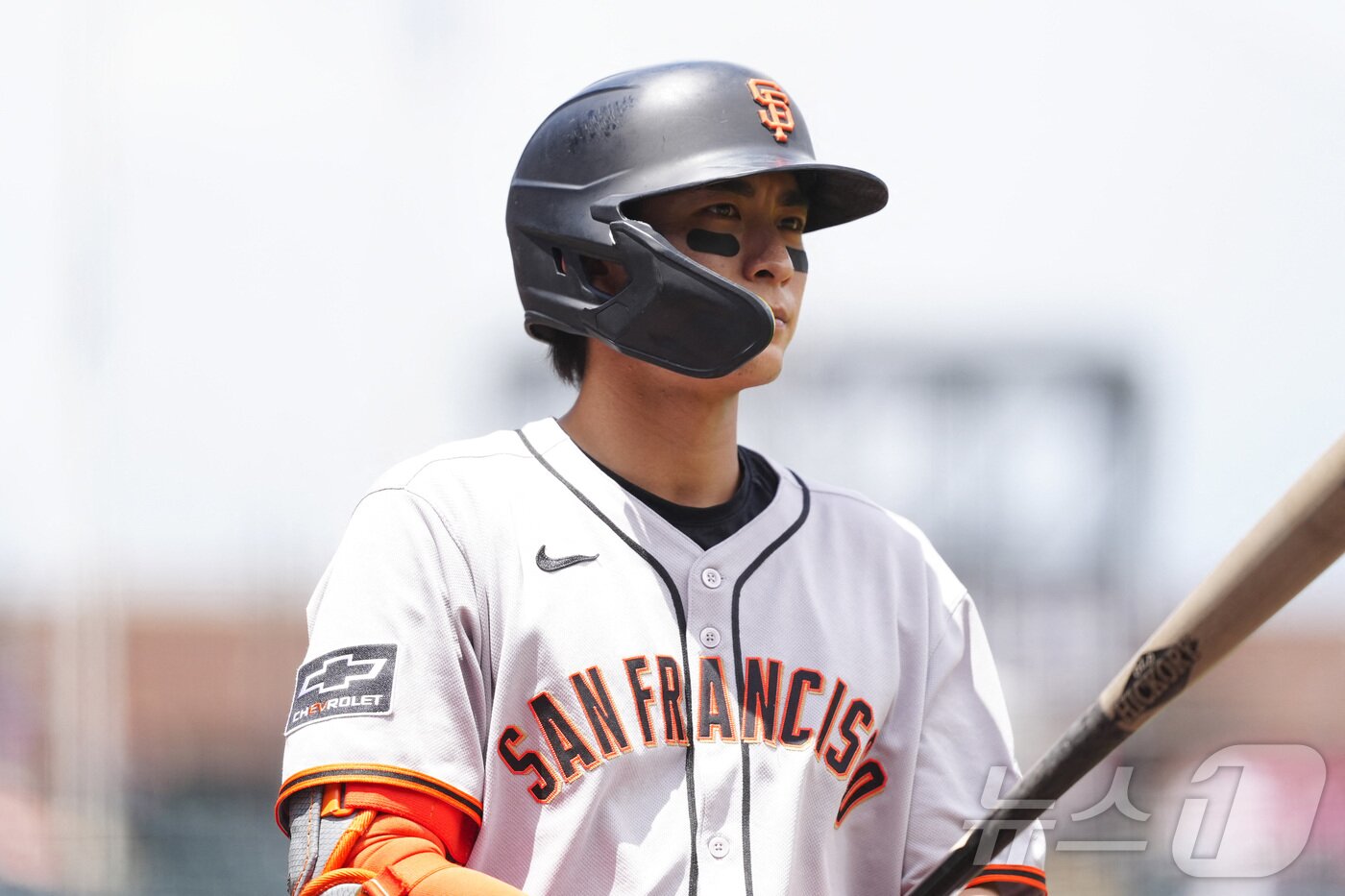 본문 이미지 - 샌프란시스코 자이언츠 이정후가 29일(한국시간) 열린 2025 메이저리그 피츠버그 파이리츠전에서 3타수 1안타 2볼넷 1타점 1도루를 기록했다. ⓒ 로이터=뉴스1