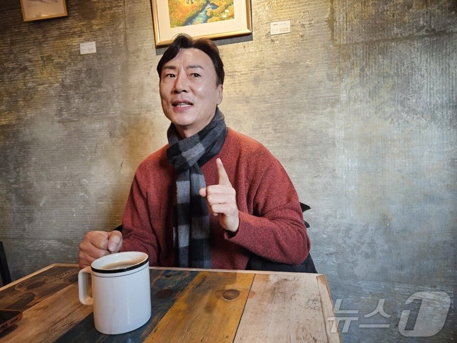 본문 이미지 - 라오스 축구대표팀을 이끄는 하혁준 감독 ⓒ News1 안영준 기자