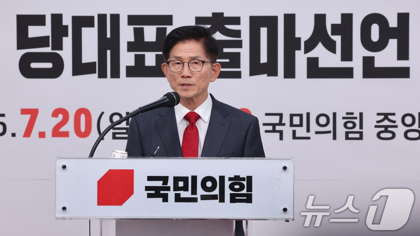 (서울=뉴스1) 박지혜 기자 = 6·3 대선에 출마했던 김문수 전 고용노동부 장관이 20일 서울 여의도 국민의힘 중앙당사에서 열린 기자회견에서 당 대표 출마를 선언하고 있다. 20 …