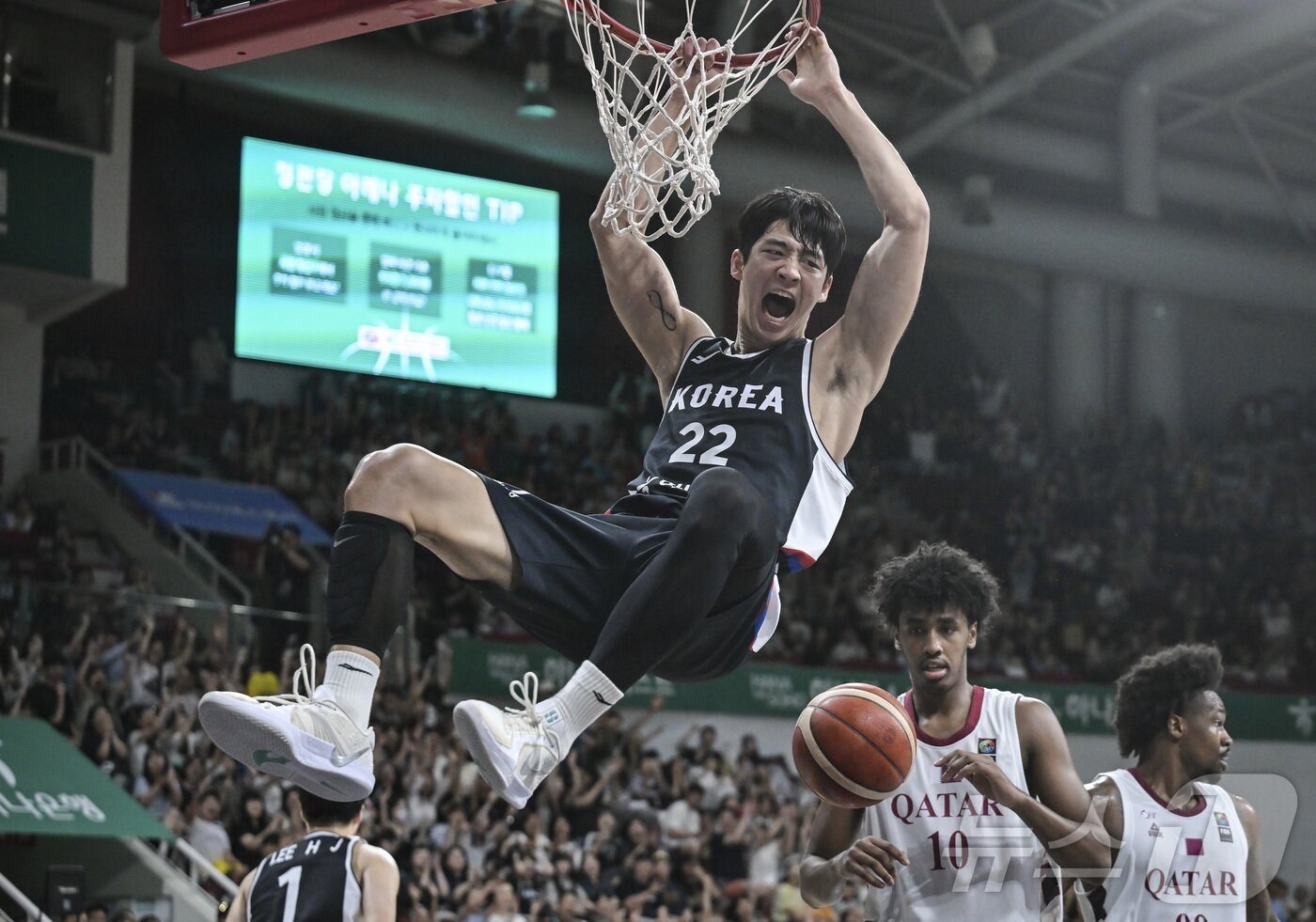 본문 이미지 - 투핸드 덩크슛을 성공한 여준석(대한농구협회 제공, 재판매 및 DB 금지) 2025.7.20/뉴스1 ⓒ News1 김진환 기자