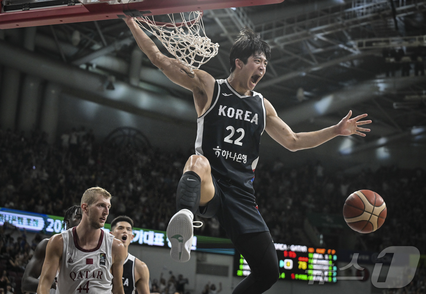 (서울=뉴스1) 김진환 기자 = 20일 오후 경기도 안양 정관장 체육관에서 열린 하나은행 초청 2025 남자농구 국가대표 평가전 대한민국과 카타르의 경기, 대한민국 여준석이 호쾌한 …