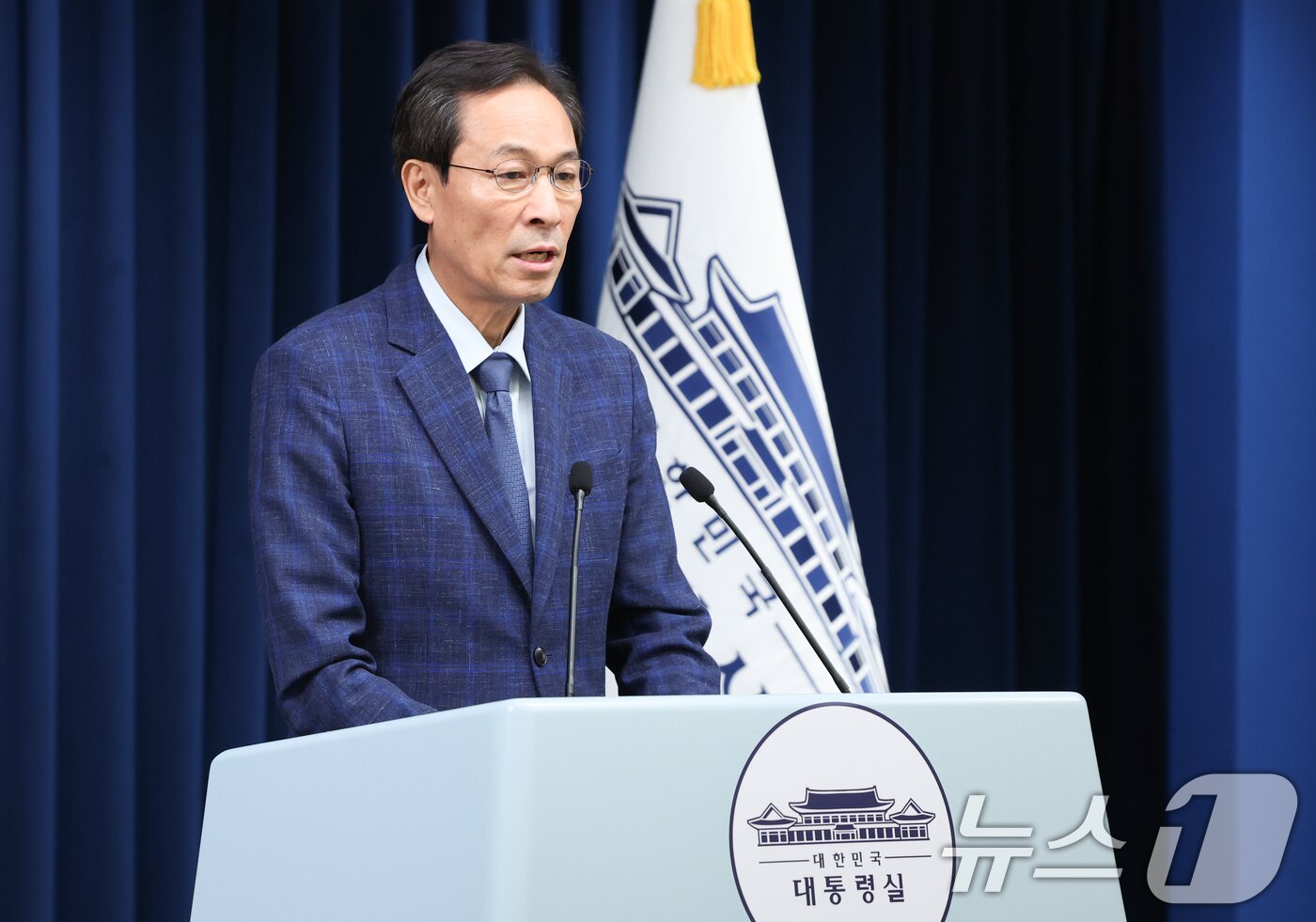 본문 이미지 - 우상호 정무수석이 20일 서울 용산구 대통령실 청사에서 이진숙 교육부 장관 후보자 지명 철회 관련 브리핑을 하고 있다. 2025.7.20/뉴스1 ⓒ News1 허경 기자