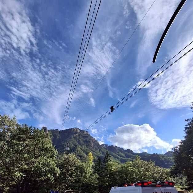 70m 상공서 멈춘 설악산 케이블카 임시 복구…탑승객 44명 하차