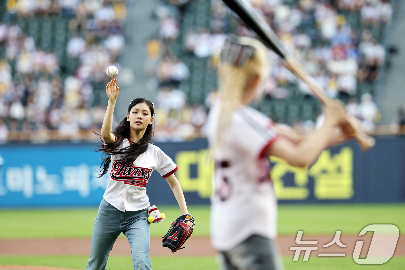 (서울=뉴스1) 이승배 기자 = 20일 오후 서울 송파구 잠실야구장에서 열린 프로야구 '2025 신한 SOL뱅크 KBO 리그' 롯데 자이언츠와 LG트윈스의 경기에서 베이비돈크라이 …