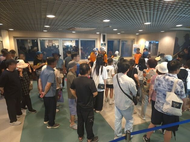 [르포]"아이는 울고, 어른은 탈진"…공중서 멈춘 설악산케이블 '4시간의 지옥'