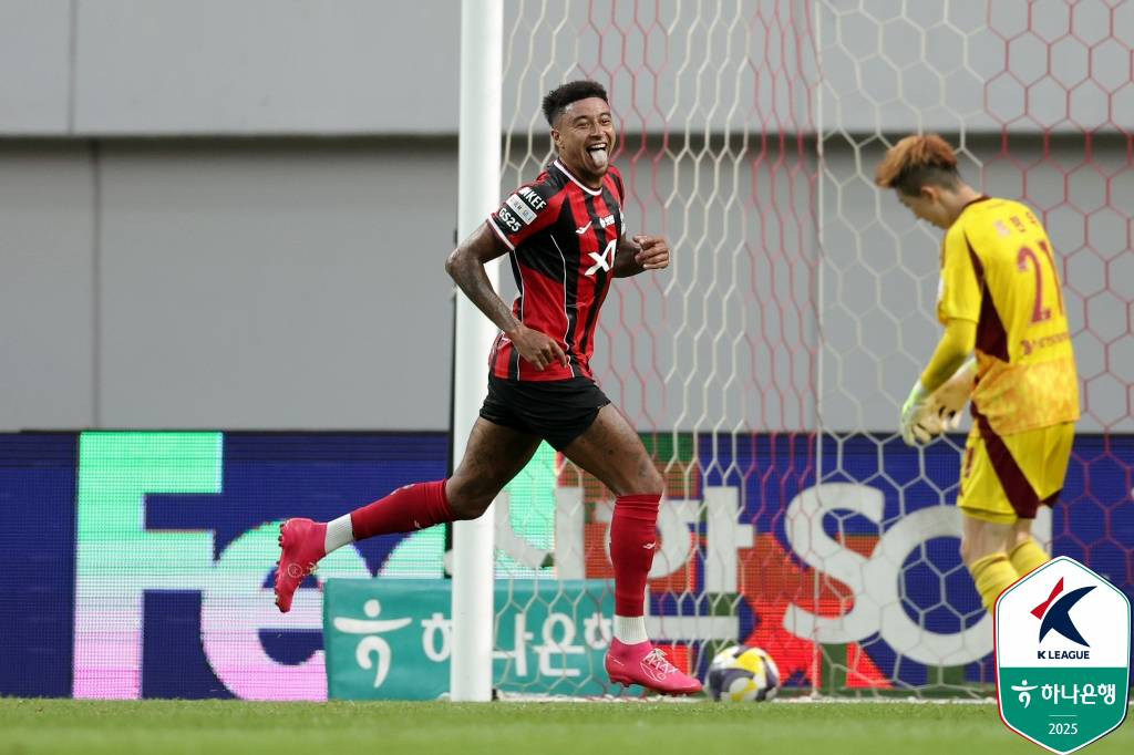 (서울=뉴스1) 김진환 기자 = FC서울의 린가드가 20일 오후 서울 마포구 상암동 서울월드컵경기장에서 열린 하나은행 K리그1 22라운드 울산HD와의 홈 경기에서 전반 환상적인 중 …