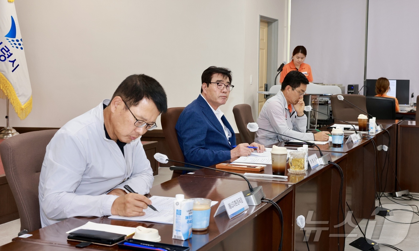 (보령=뉴스1) 이동원 기자 = 김동일 보령시장이 지난 18일 시청 중회의실에서 저출생 비상대책대응반 20여 명이 참석한 가운데 비상대책대응회의를 주재했다. 지난해 10월 발족한 …