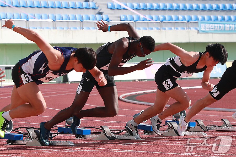 본문 이미지 - &#39;2023 예천 아시아 U20 육상경기선수권대회&#39;에서 선수들이 출발하는모습.&#40;예천군 제공. 재판매 및 DB금지&#41;2025.7.21/뉴스1