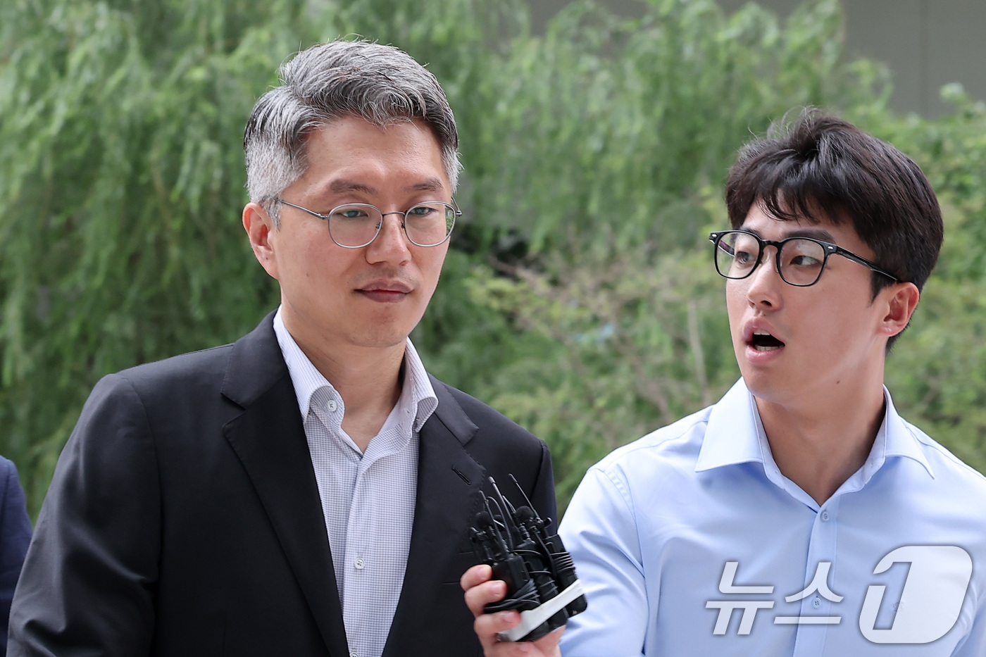 (서울=뉴스1) 김성진 기자 = 류긍선 카카오모빌리티 대표가 21일 서울 종로구 윤석열 전 대통령의 부인 김건희 여사 관련 의혹을 수사하는 민중기 특별검사팀 사무실에 조사를 받기 …