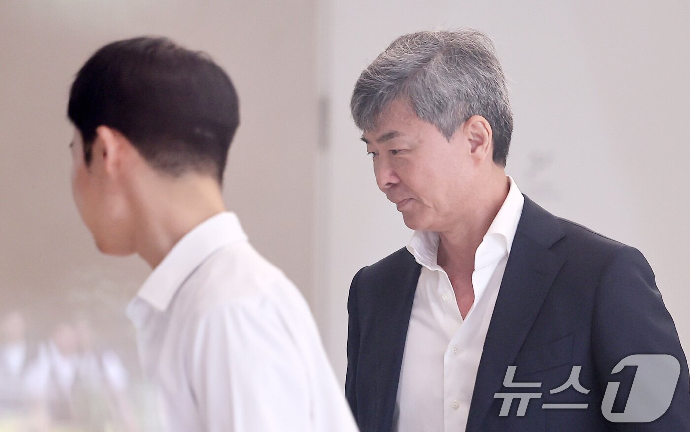 본문 이미지 - 이종호 전 블랙펄인베스트 대표가 21일 서울 종로구 윤석열 전 대통령의 부인 김건희 여사 관련 의혹을 수사하는 민중기 특별검사팀 사무실에 조사를 받기 위해 출석하고 있다. 2025.7.21/뉴스1 ⓒ News1 김성진 기자