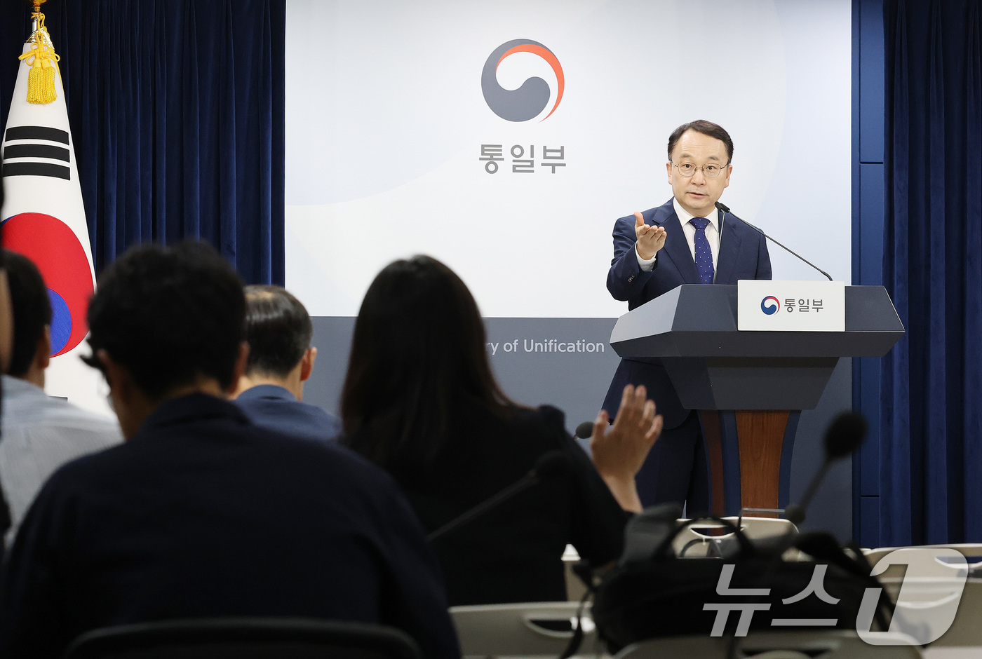 (서울=뉴스1) 임세영 기자 = 구병삼 통일부 대변인이 21일 서울 종로구 정부서울청사 브리핑실에서 정례브리핑을 하고 있다. 2025.7.21/뉴스1