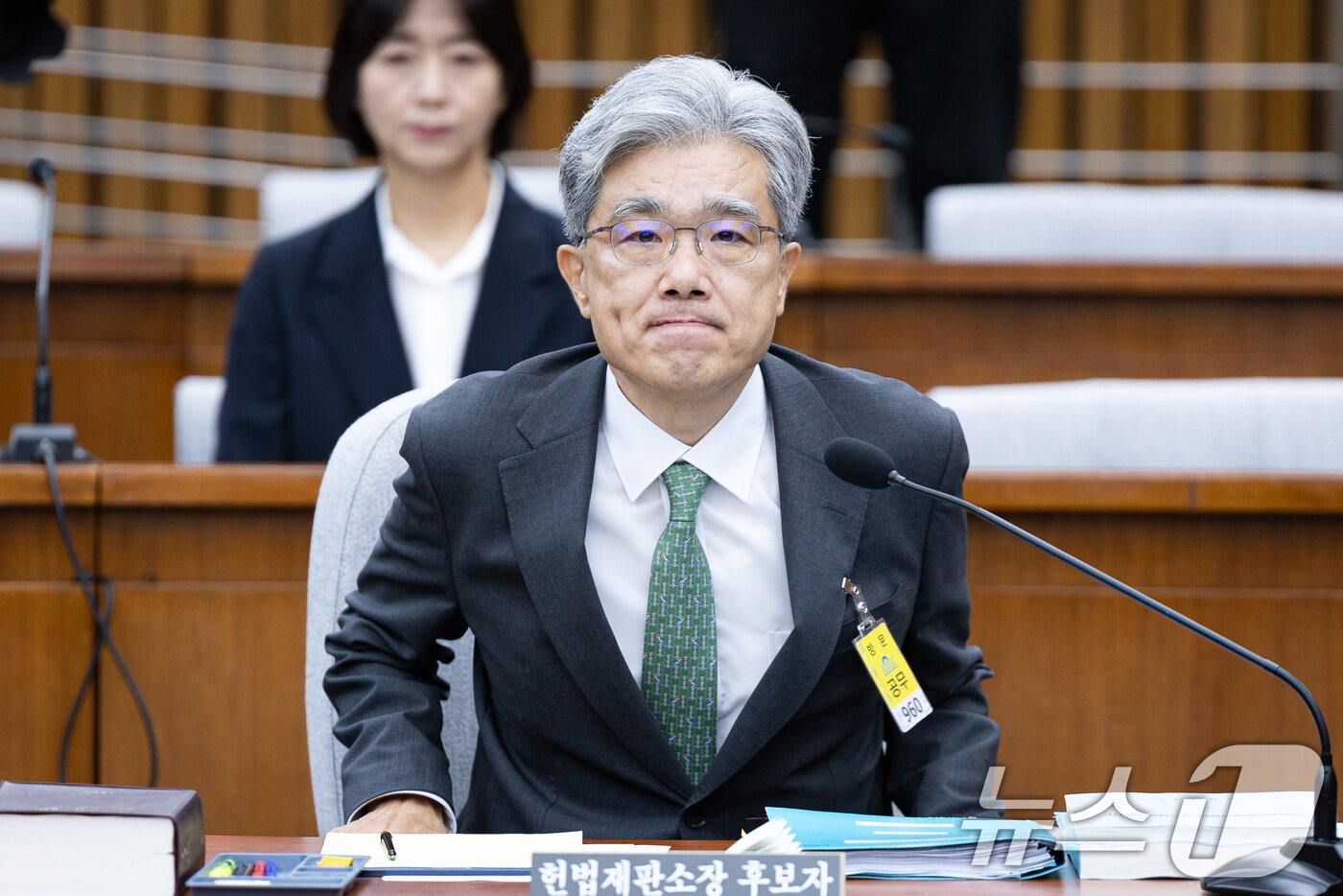 본문 이미지 - 김상환 헌법재판소장 후보자가 21일 서울 여의도 국회 헌법재판소 재판관후보자를 겸하는 헌재소장 임명동의에 관한 인사청문특별위원회에서 열린 인사청문회에서 선서를 마친 후 자리하고 있다. 2025.7.21/뉴스1 ⓒ News1 유승관 기자