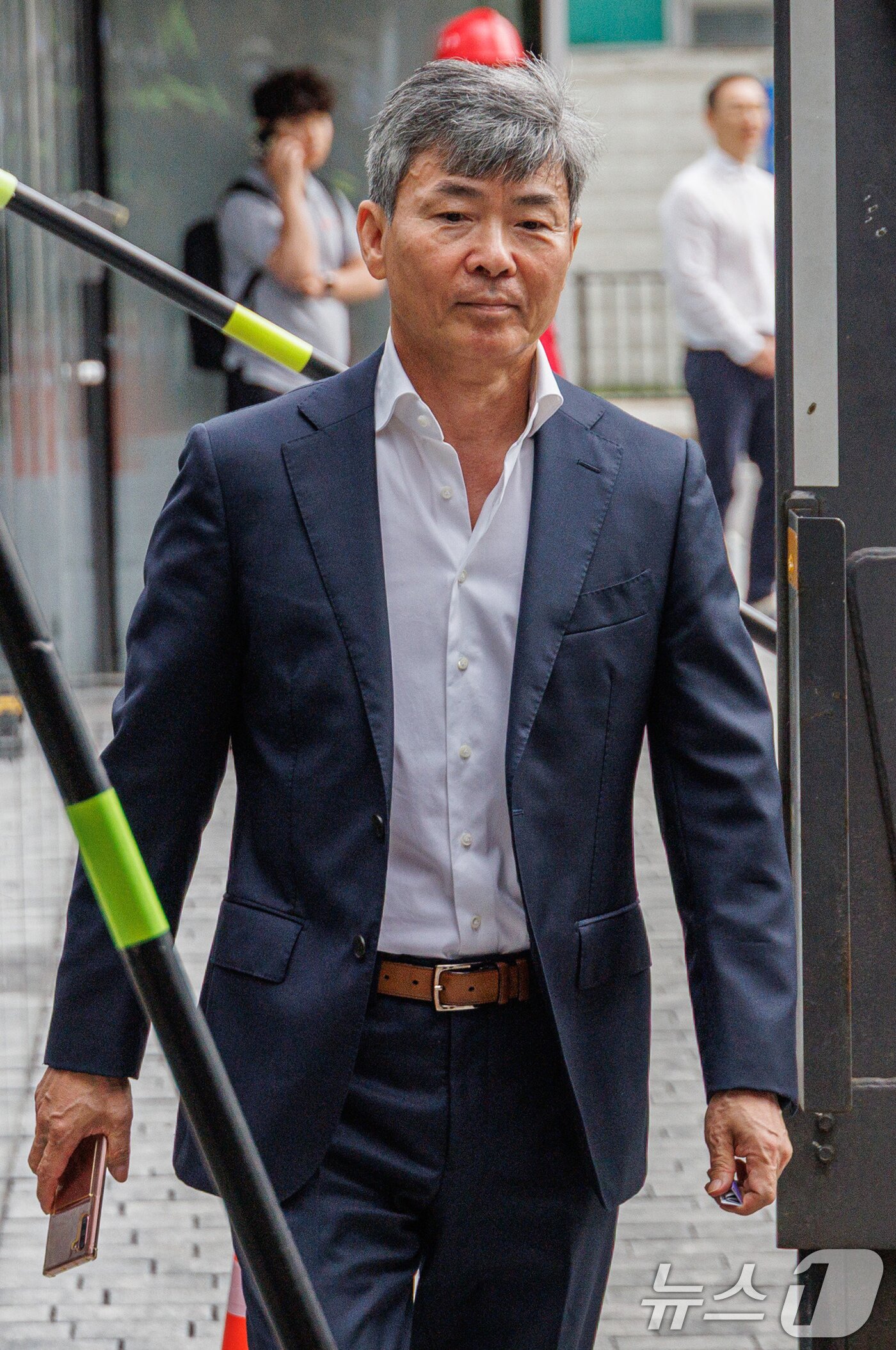 본문 이미지 - 이종호 전 블랙펄인베스트 대표가 21일 서울 종로구 윤석열 전 대통령의 부인 김건희 여사 관련 의혹을 수사하는 민중기 특별검사팀 사무실에 조사를 받기 위해 출석하고 있다. (공동취재) 2025.7.21/뉴스1 ⓒ News1 김성진 기자