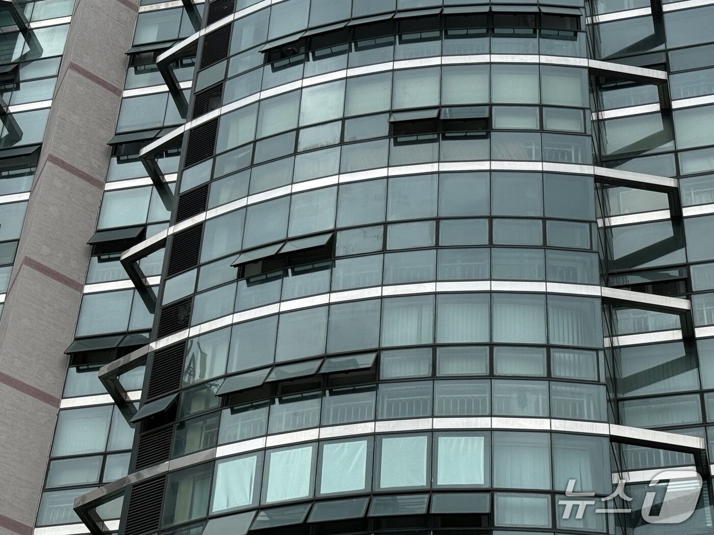 본문 이미지 - 폭발물이 설치됐던 60대 A 씨의 자택.2025.7.21/뉴스1 ⓒ News1 김형준 기자