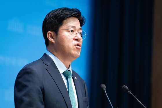 與 "압수수색이 野 탄압? 협조하는 것이 국힘 역할"