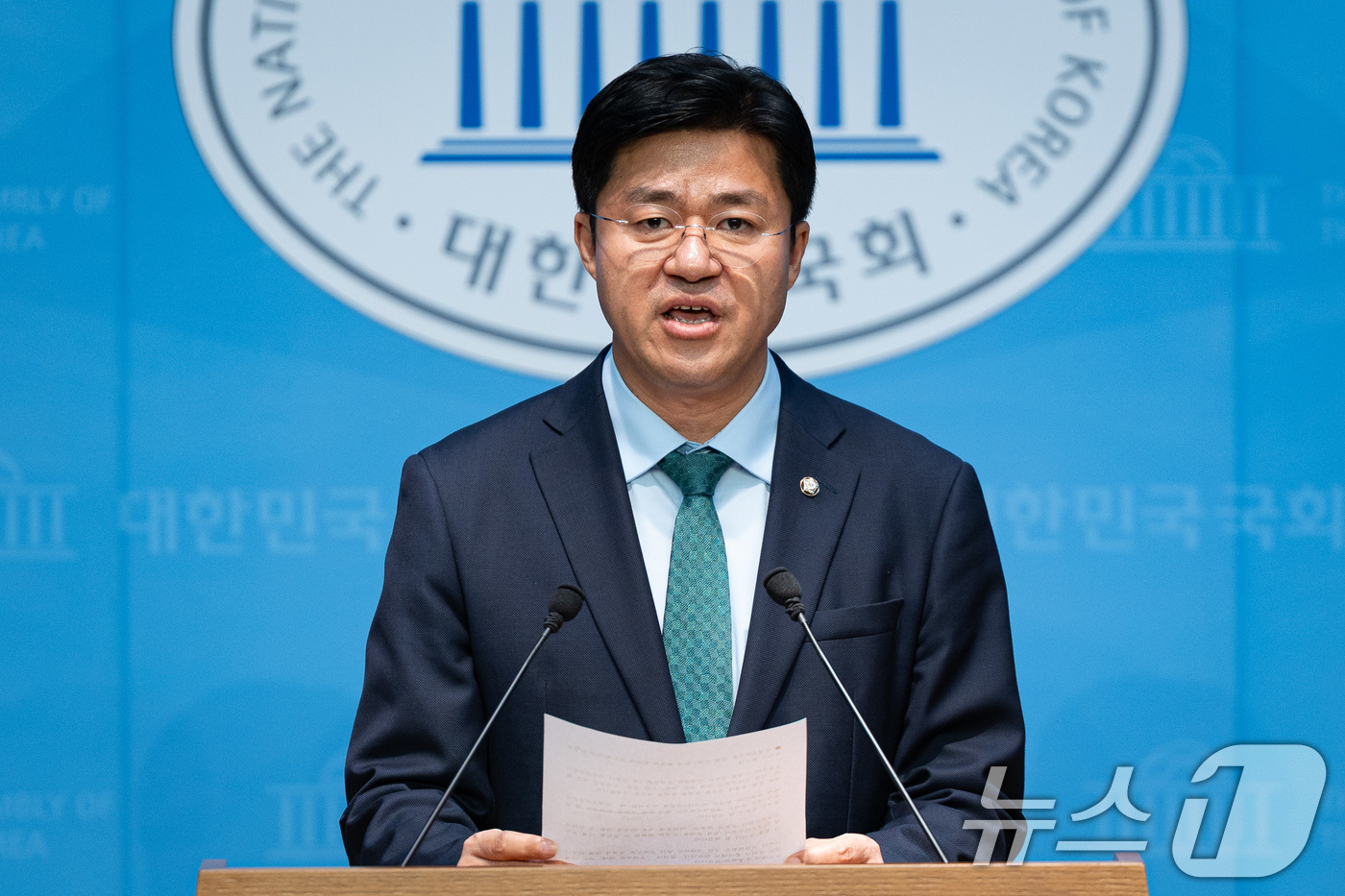 (서울=뉴스1) 유승관 기자 = 박상혁 더불어민주당 수석대변인이 21일 서울 여의도 국회 소통관에서 민생소비쿠폰 관련 브리핑을 하고 있다. 2025.7.21/뉴스1