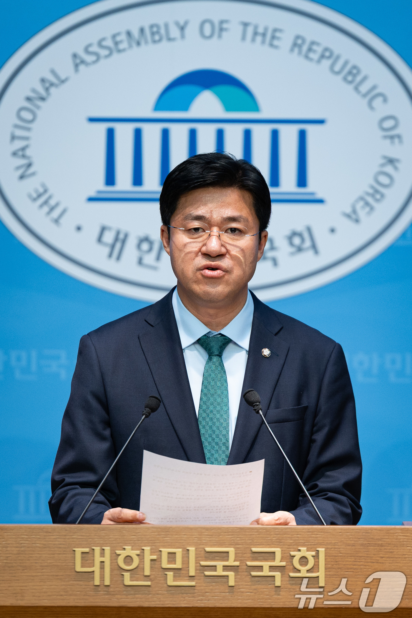 (서울=뉴스1) 유승관 기자 = 박상혁 더불어민주당 수석대변인이 21일 서울 여의도 국회 소통관에서 민생소비쿠폰 관련 브리핑을 하고 있다. 2025.7.21/뉴스1