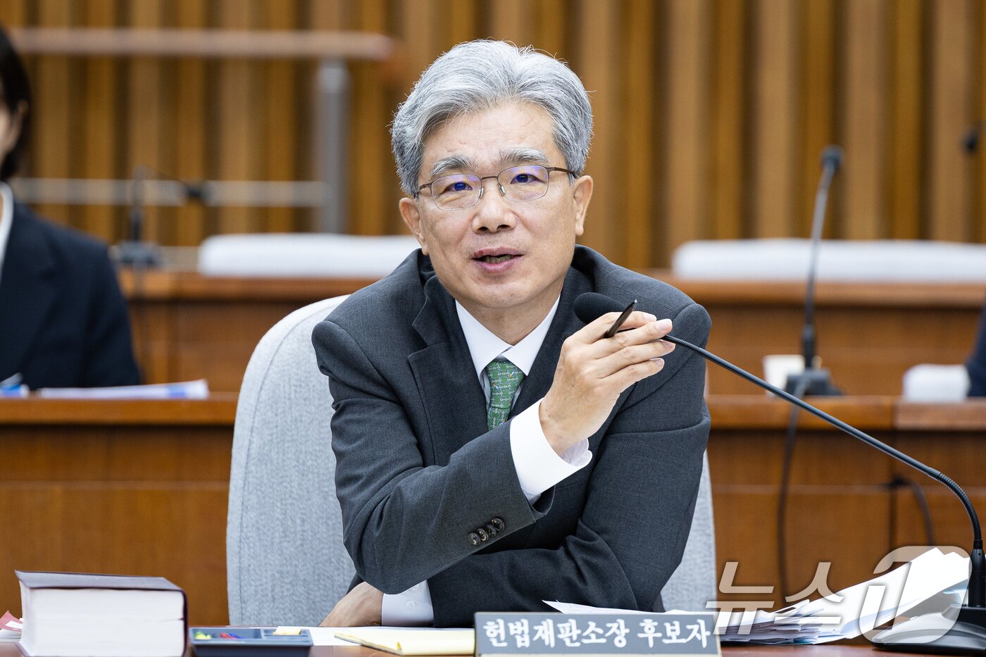 본문 이미지 - 김상환 헌법재판소장 후보자가 21일 서울 여의도 국회 헌법재판소 재판관후보자를 겸하는 헌재소장 임명동의에 관한 인사청문특별위원회에서 열린 인사청문회에서 의원 질의에 답하고 있다. 2025.7.21/뉴스1 ⓒ News1 유승관 기자