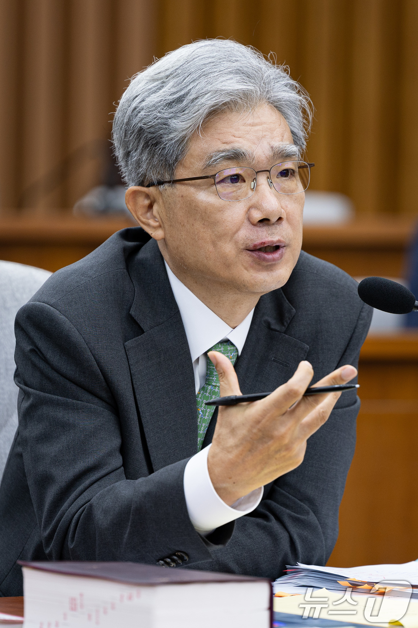 (서울=뉴스1) 유승관 기자 = 김상환 헌법재판소장 후보자가 21일 서울 여의도 국회 헌법재판소 재판관후보자를 겸하는 헌재소장 임명동의에 관한 인사청문특별위원회에서 열린 인사청문회 …