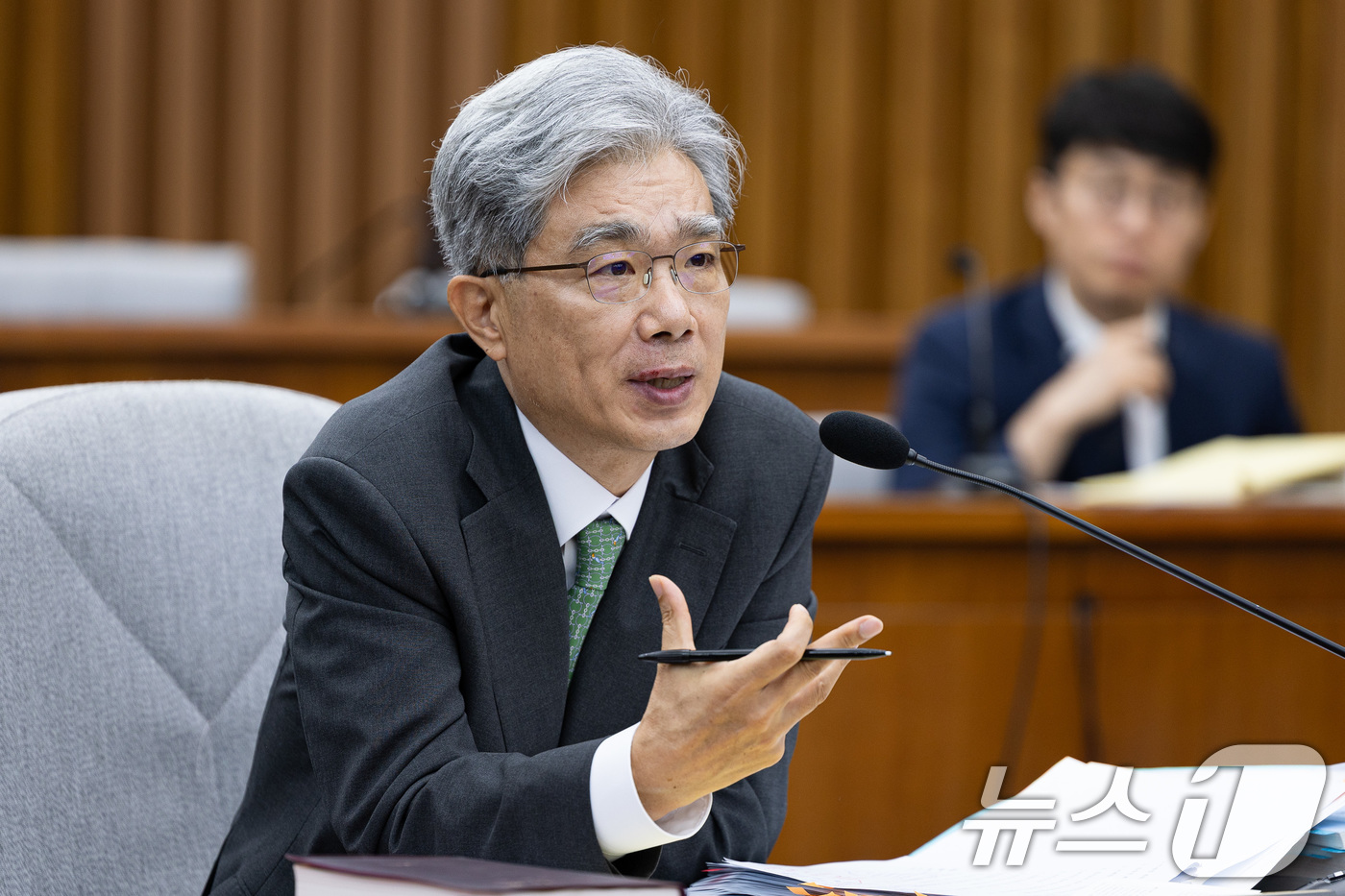 (서울=뉴스1) 유승관 기자 = 김상환 헌법재판소장 후보자가 21일 서울 여의도 국회 헌법재판소 재판관후보자를 겸하는 헌재소장 임명동의에 관한 인사청문특별위원회에서 열린 인사청문회 …