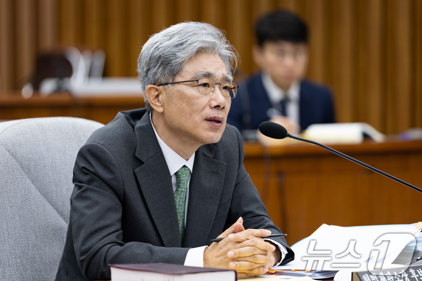 (서울=뉴스1) 유승관 기자 = 김상환 헌법재판소장 후보자가 21일 서울 여의도 국회 헌법재판소 재판관후보자를 겸하는 헌재소장 임명동의에 관한 인사청문특별위원회에서 열린 인사청문회 …