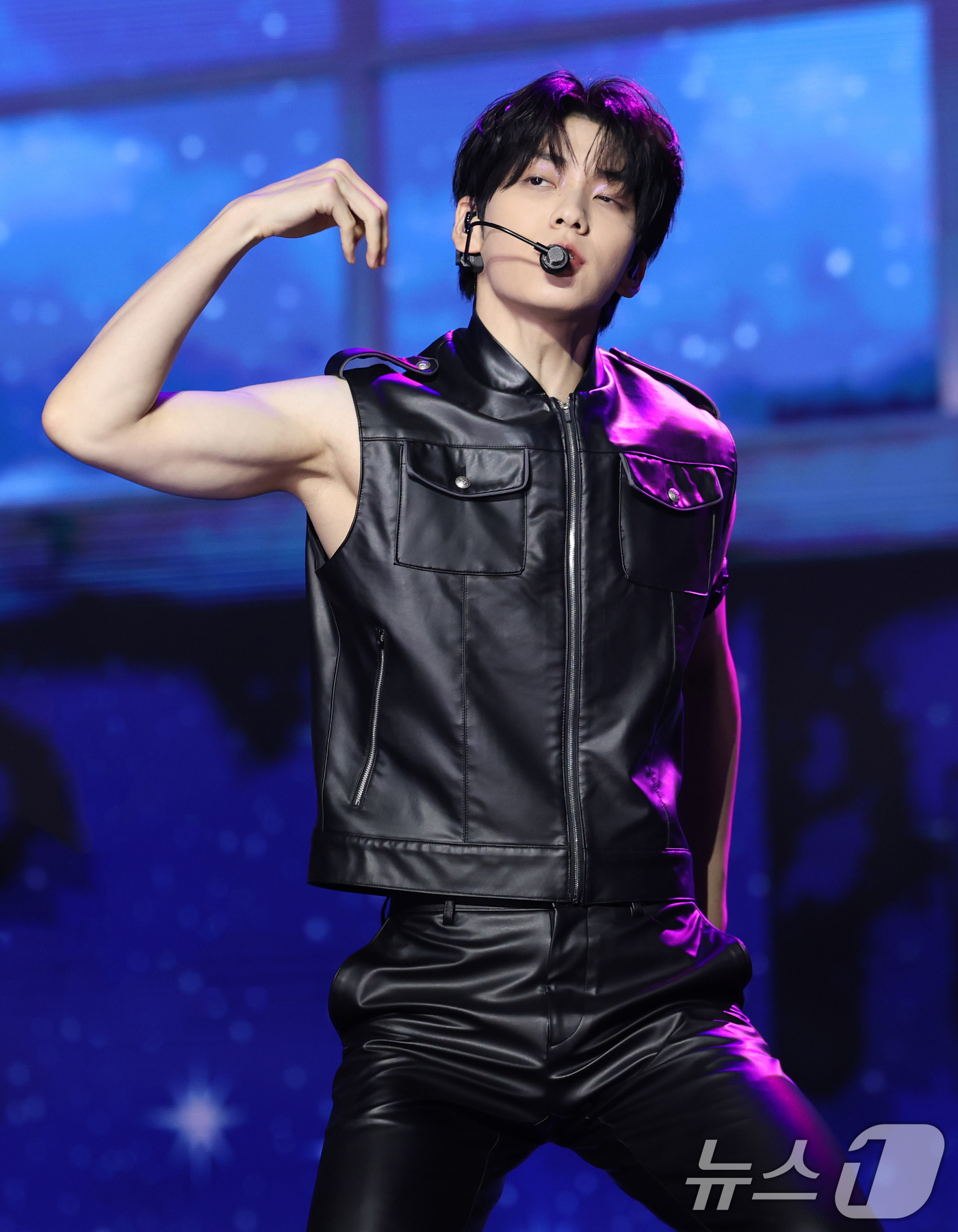 (서울=뉴스1) 권현진 기자 = 그룹 투모로우바이투게더(TXT,TOMORROW X TOGETHER) 수빈이 21일 오후 서울 동대문구 경희대학교 서울캠퍼스 평화의전당에서 가진 정규 …