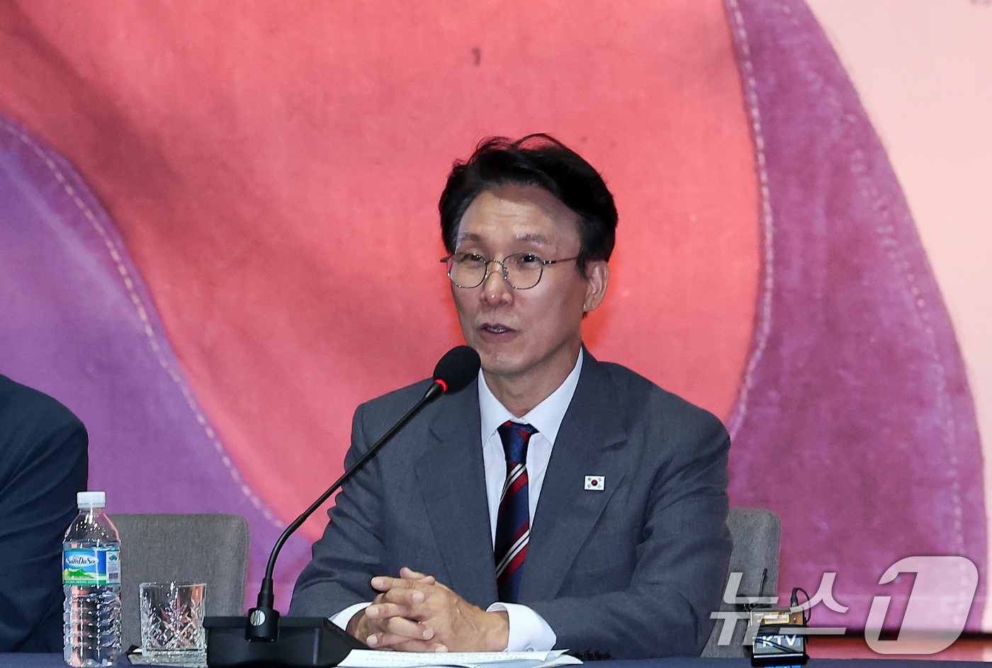 (서울=뉴스1) 김성진 기자 = 김민석 국무총리가 21일 서울 용산구 백범김구기념관에서 열린 광복 80주년 기념사업 추진위원회 1차 회의에서 모두발언을 하고 있다. 2025.7.2 …