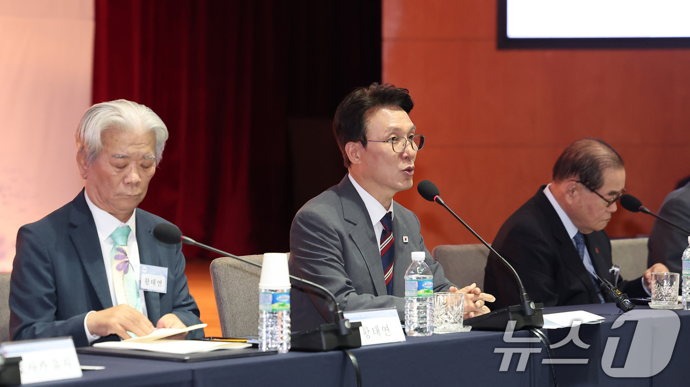 (서울=뉴스1) 김성진 기자 = 김민석 국무총리가 21일 서울 용산구 백범김구기념관에서 열린 광복 80주년 기념사업 추진위원회 1차 회의에서 모두발언을 하고 있다. 2025.7.2 …